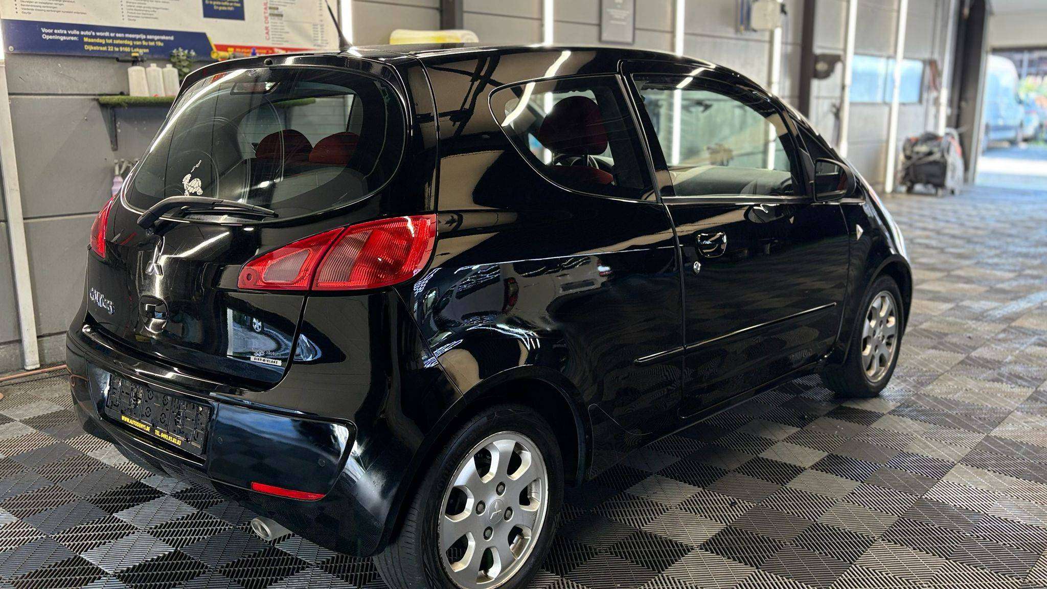 Mitsubishi Colt Colt 3DEURS BENZINE MANUEEL bj2006