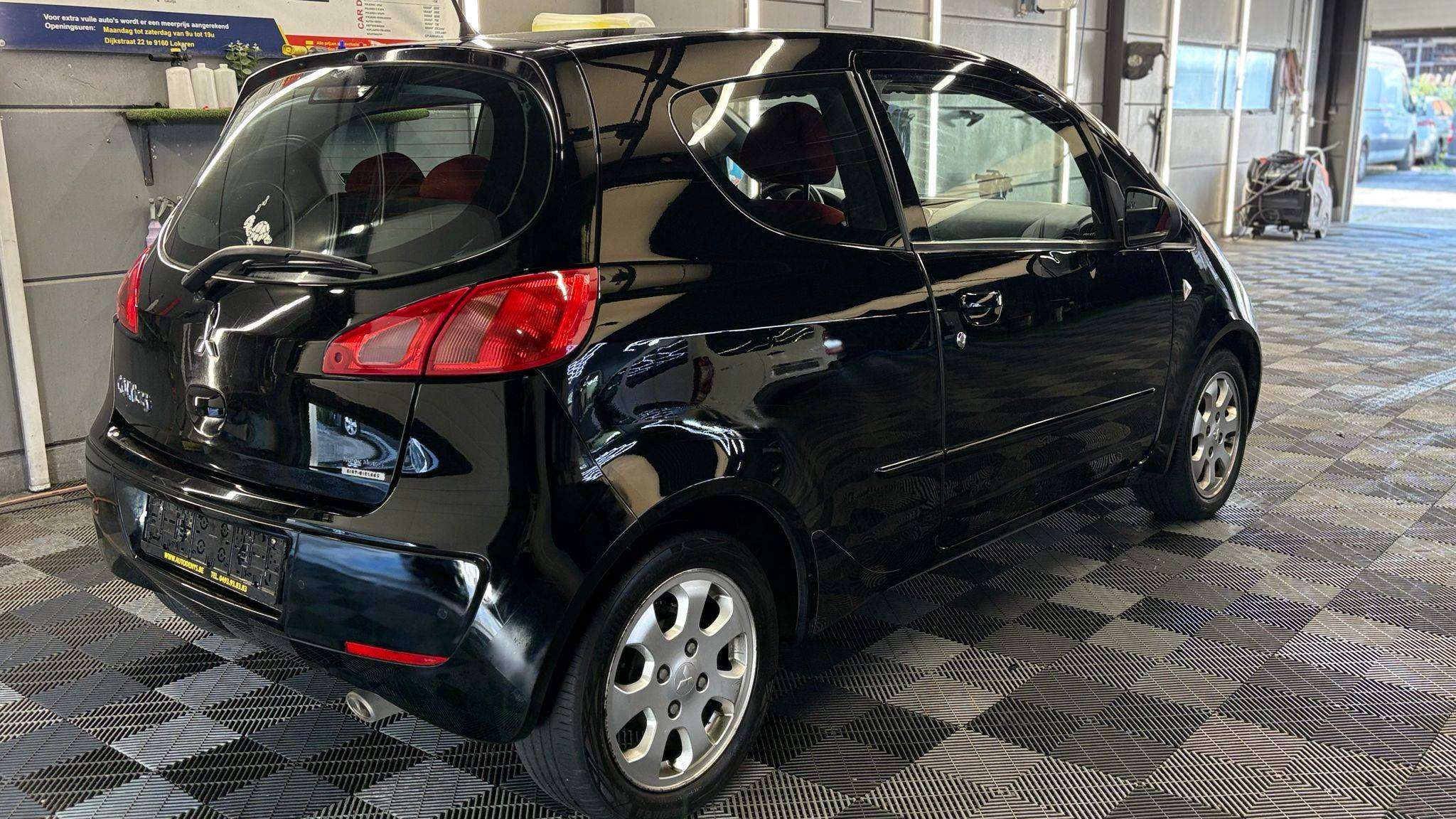 Mitsubishi Colt Colt 3DEURS BENZINE MANUEEL bj2006