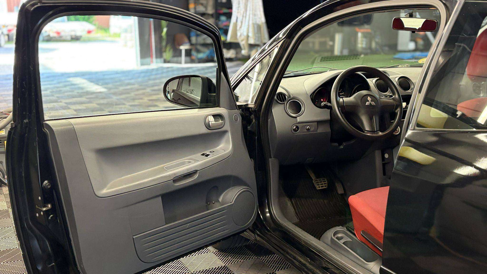 Mitsubishi Colt Colt 3DEURS BENZINE MANUEEL bj2006