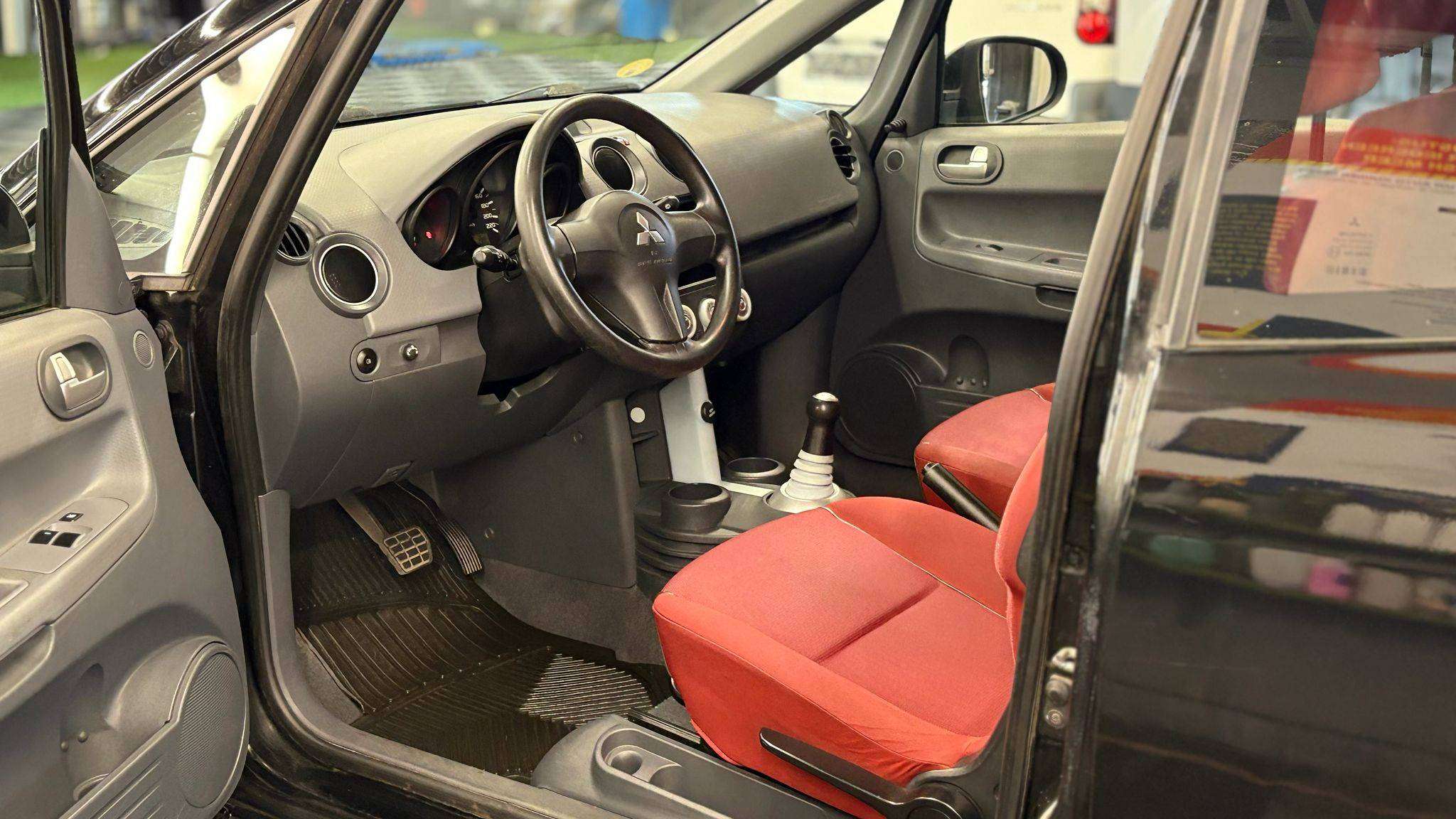 Mitsubishi Colt Colt 3DEURS BENZINE MANUEEL bj2006