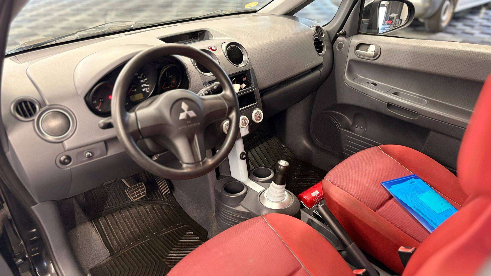 Mitsubishi Colt Colt 3DEURS BENZINE MANUEEL bj2006