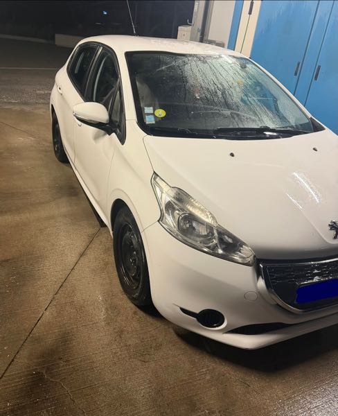 Peugeot 208 1.4 HDi 70 ch - 5 portes