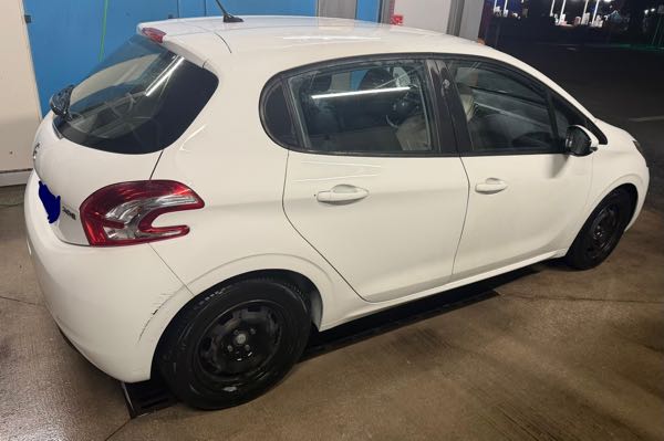 Peugeot 208 1.4 HDi 70 ch - 5 portes