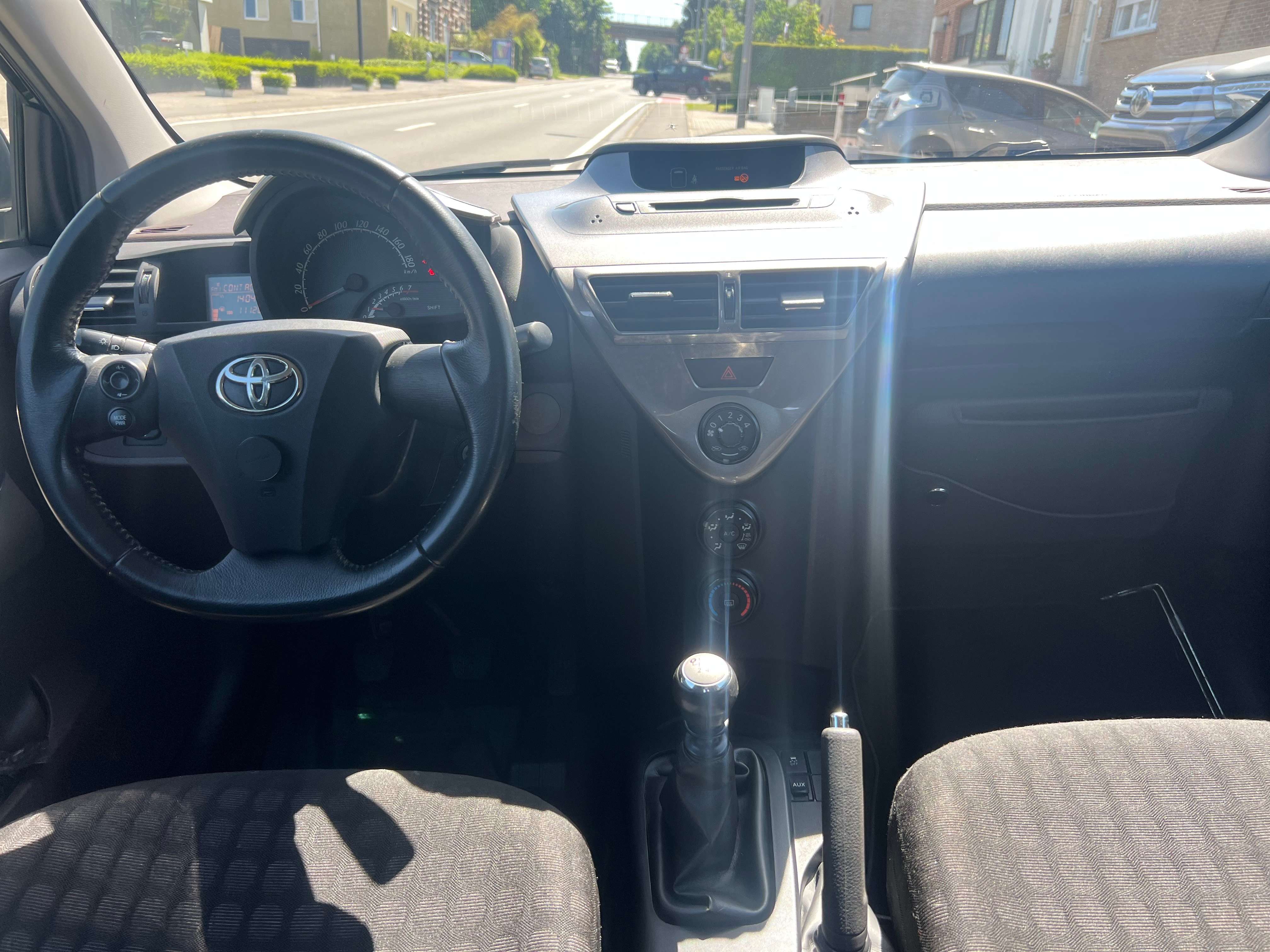 Toyota iQ 1.0i VVT-i Sol Clime 1er propriétaire 12 mois de garantie CRÉDIT 100%