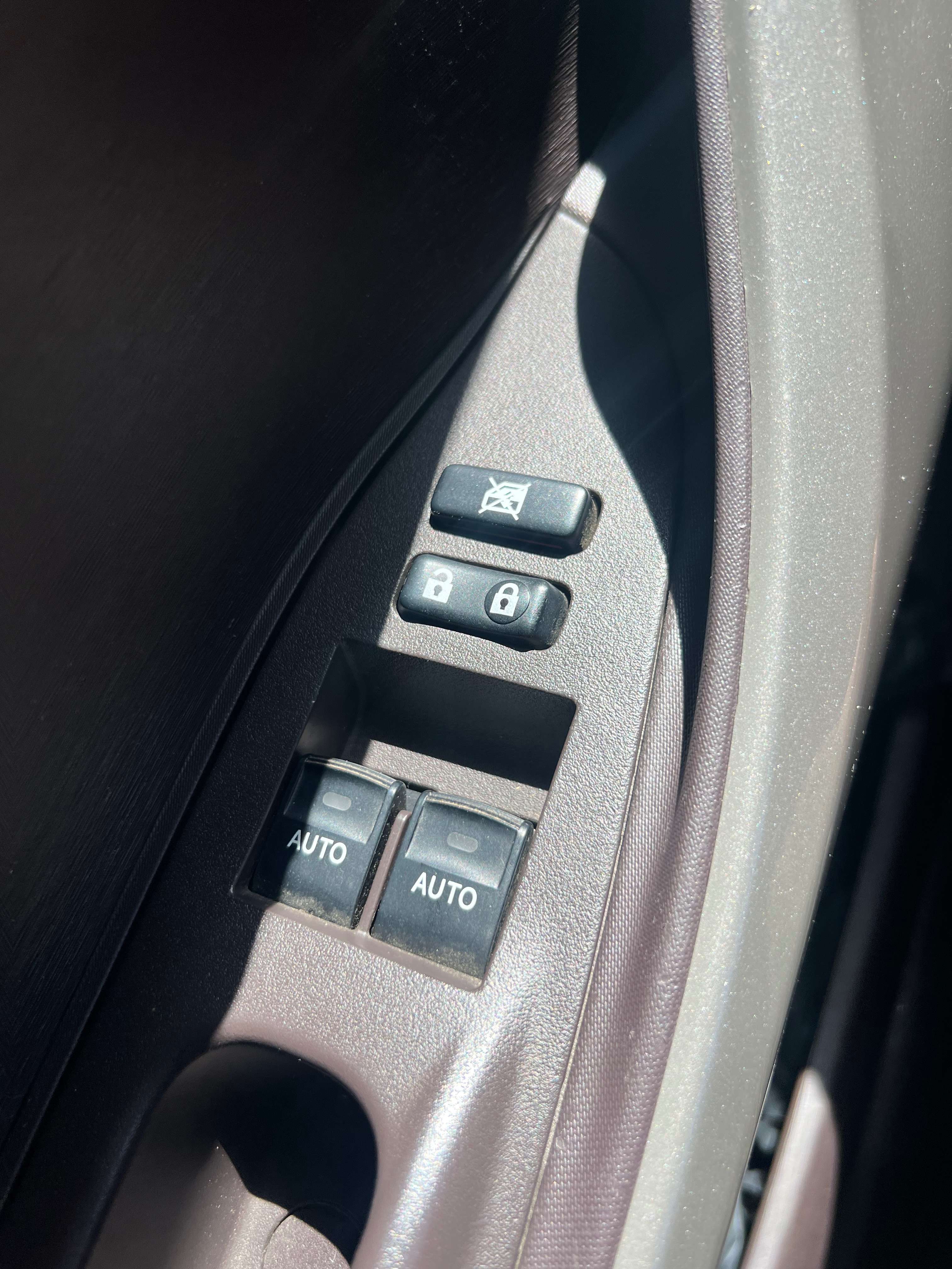 Toyota iQ 1.0i VVT-i Sol Clime 1er propriétaire 12 mois de garantie CRÉDIT 100%