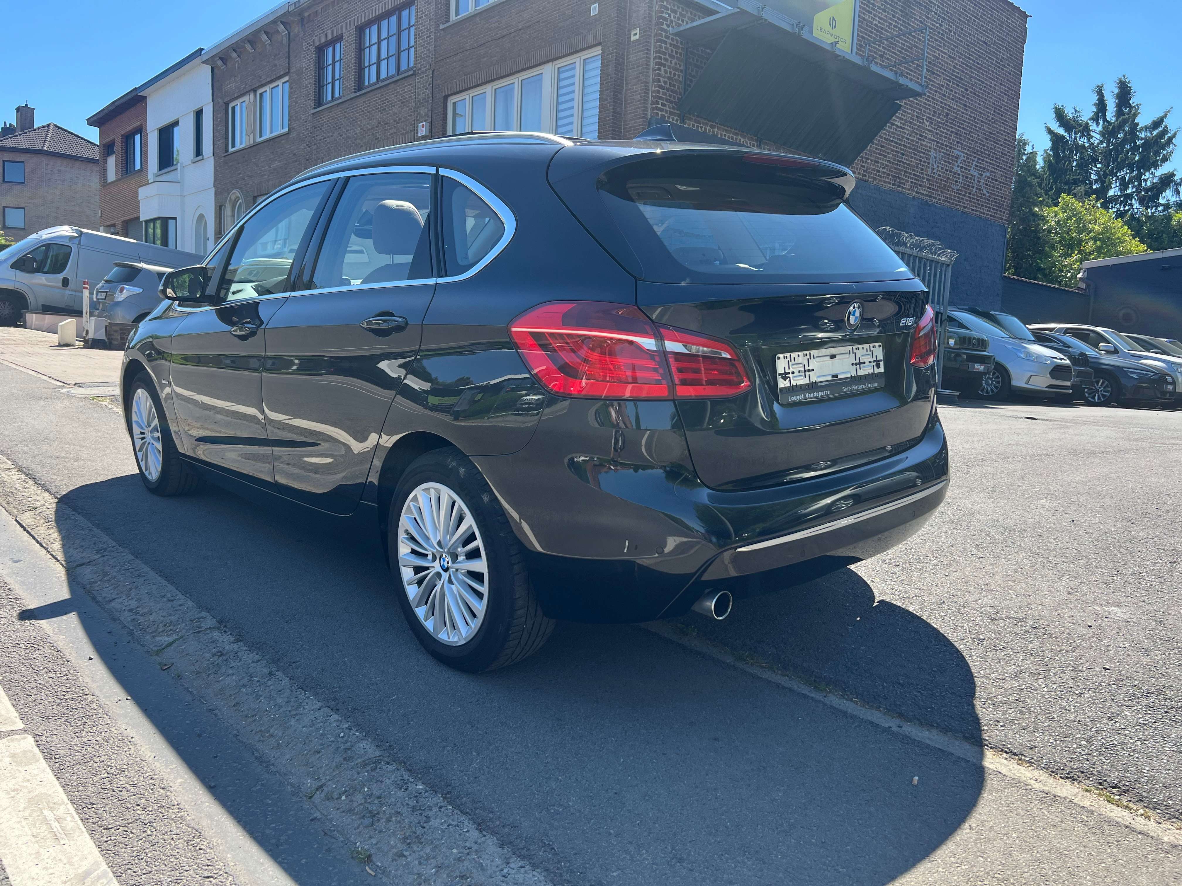 BMW 218 Active Tourer 218iA AUTOMATIQUE FULL OPTIONS CUIR GPS TOIT OUVRANT PANO 82.000Kms GARANTIE CRÉDIT 100%