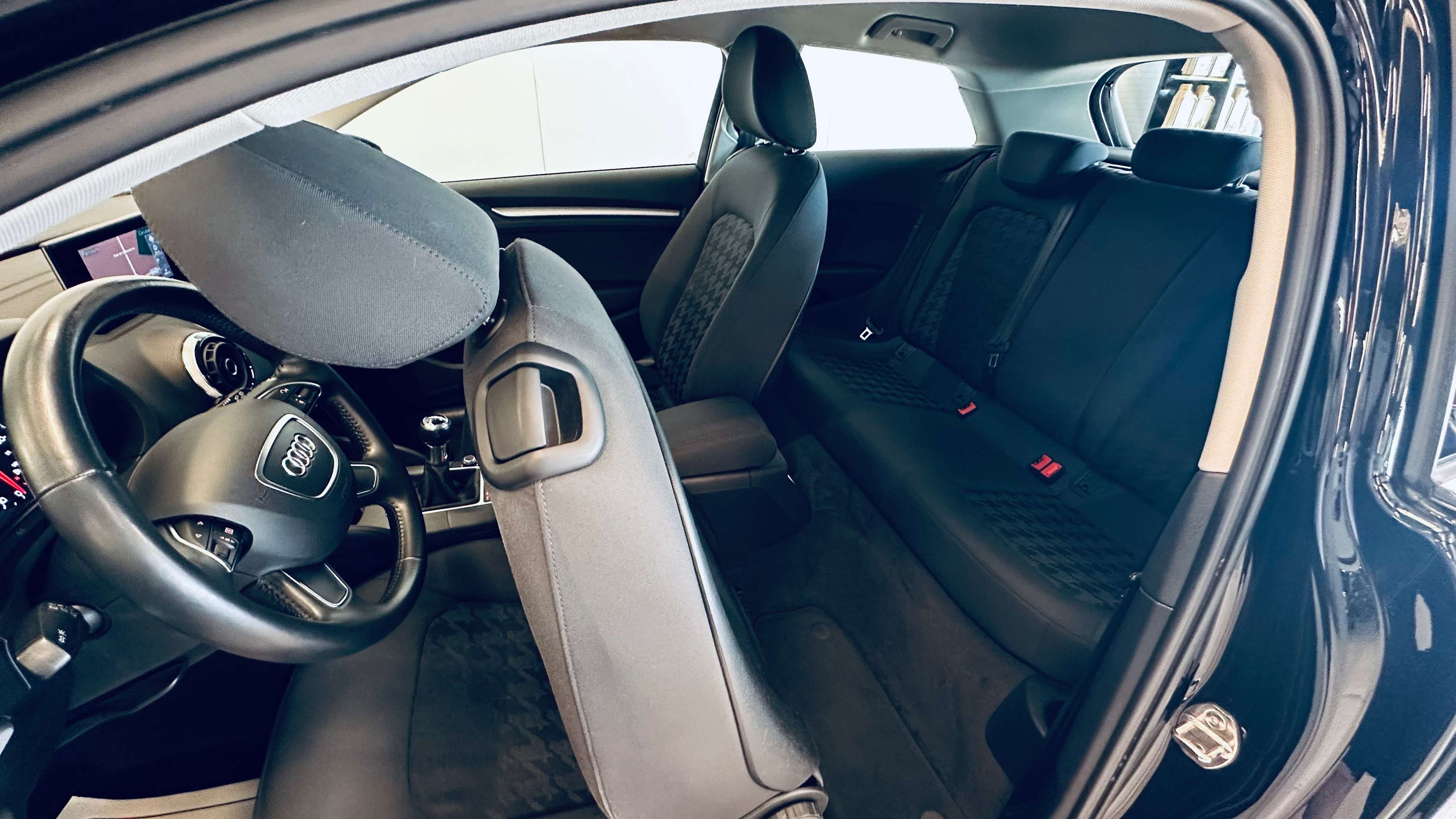 Audi A3 1.6 TDi PDC CLIM BIZONE NAVI BLUETOOTH ISOFIX JA16