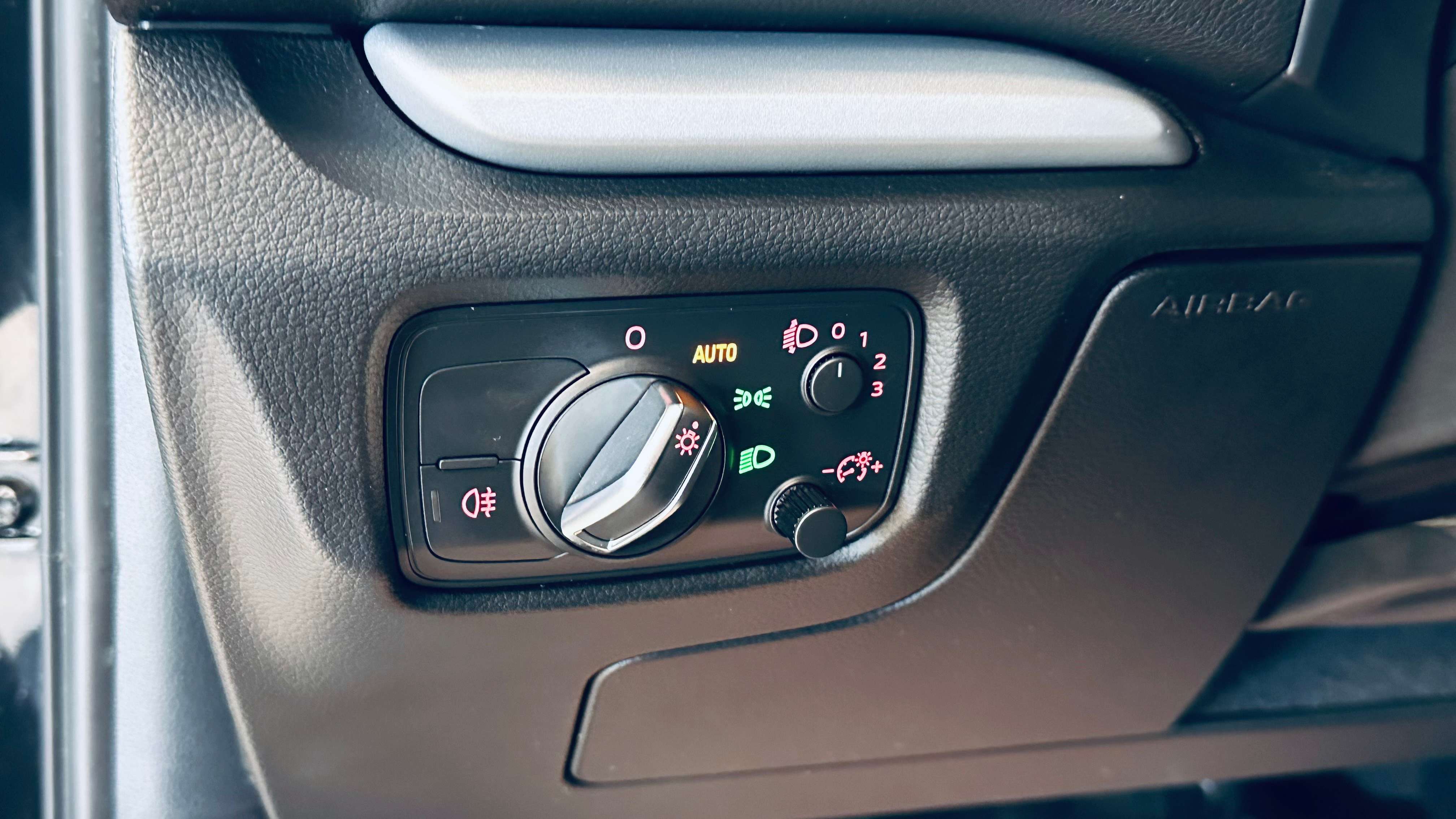 Audi A3 1.6 TDi PDC CLIM BIZONE NAVI BLUETOOTH ISOFIX JA16