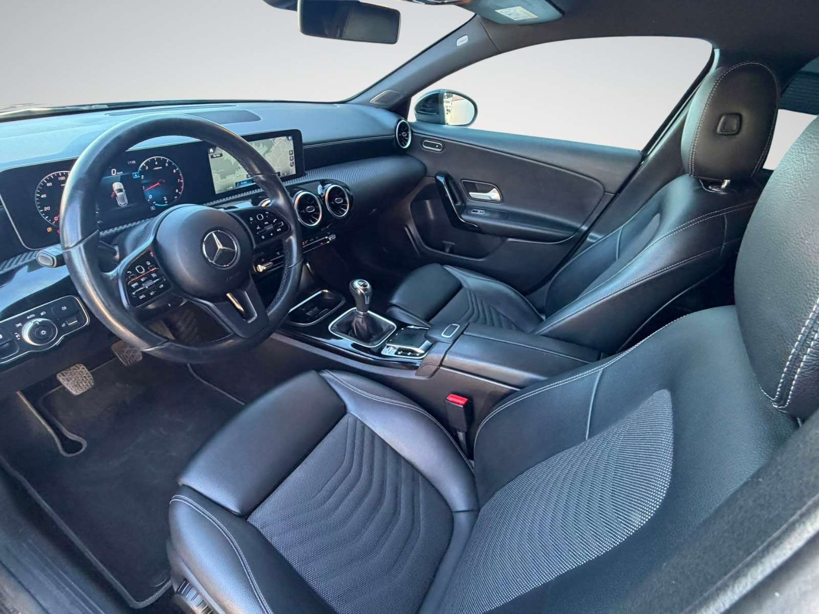 Mercedes-Benz A 160 A 160i Business / Navi / Cuir / Caméra / Garantie 12 Mois