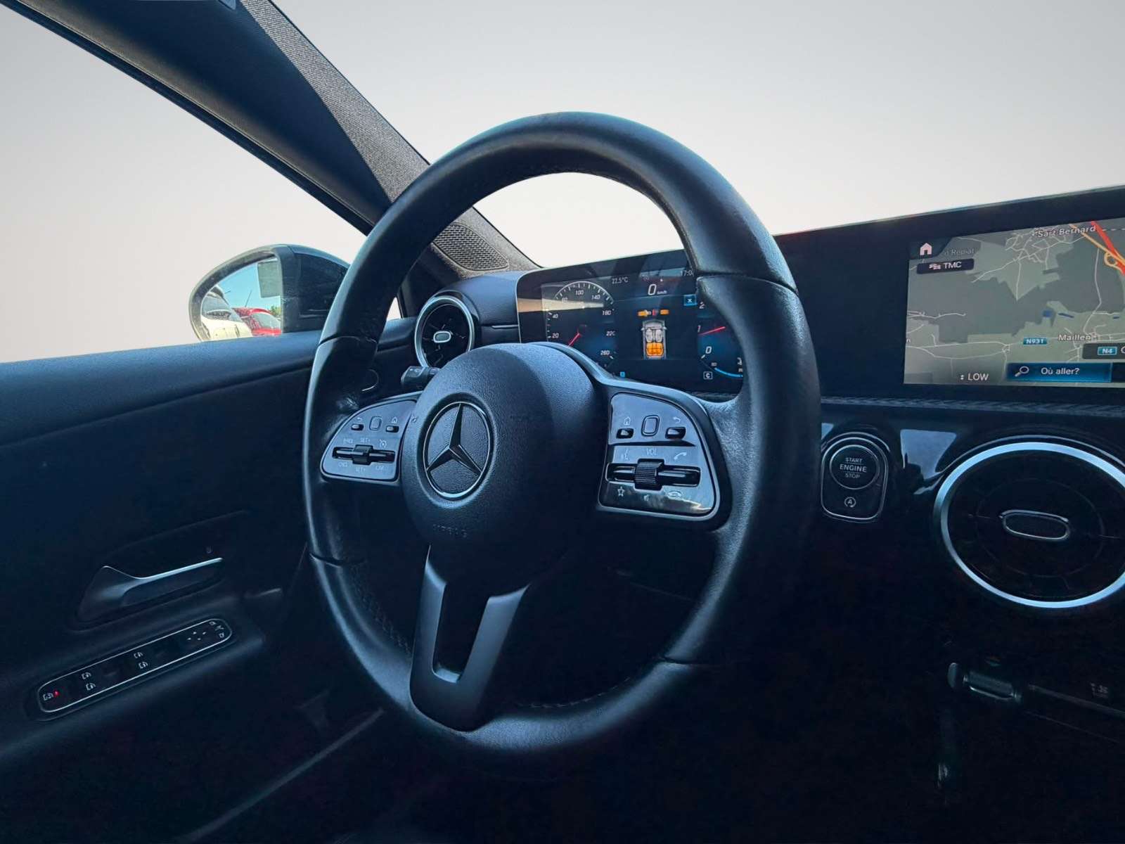 Mercedes-Benz A 160 A 160i Business / Navi / Cuir / Caméra / Garantie 12 Mois