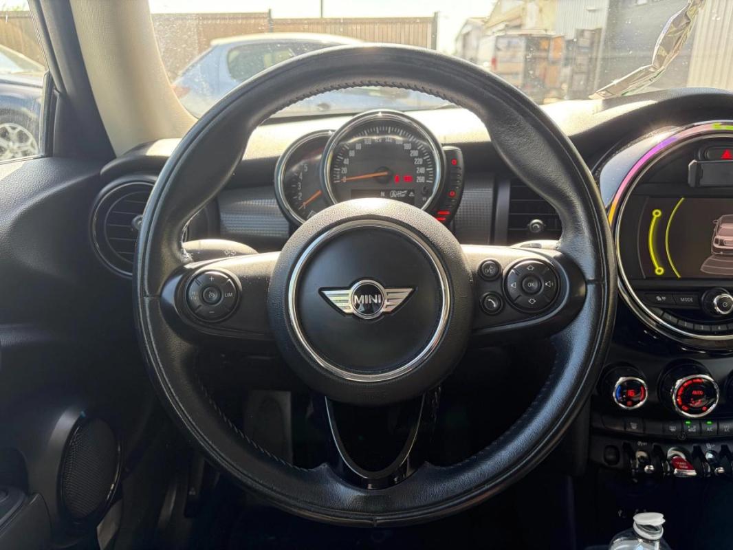 Mini Mini 3 Portes Cooper D 1.5 116 cv MOTEUR A CHAINE - RADAR DE RECUL CLIM AUTO GPS