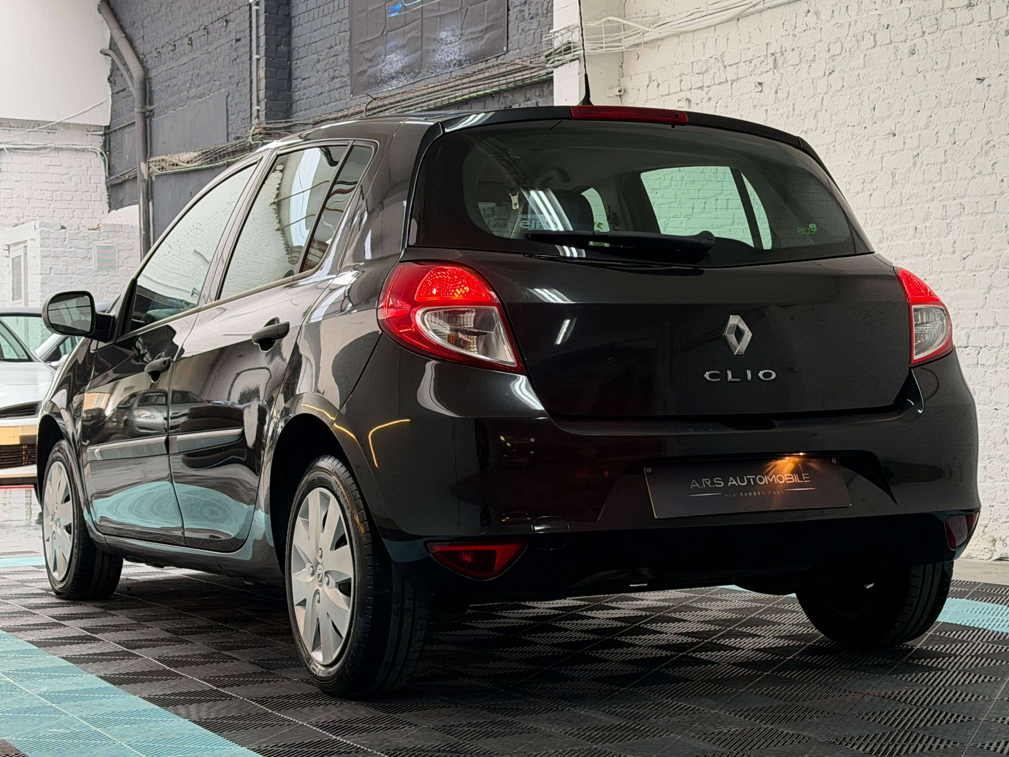 Renault Clio 1.2i - 1er Proprio - Airco - Garantie 12mois