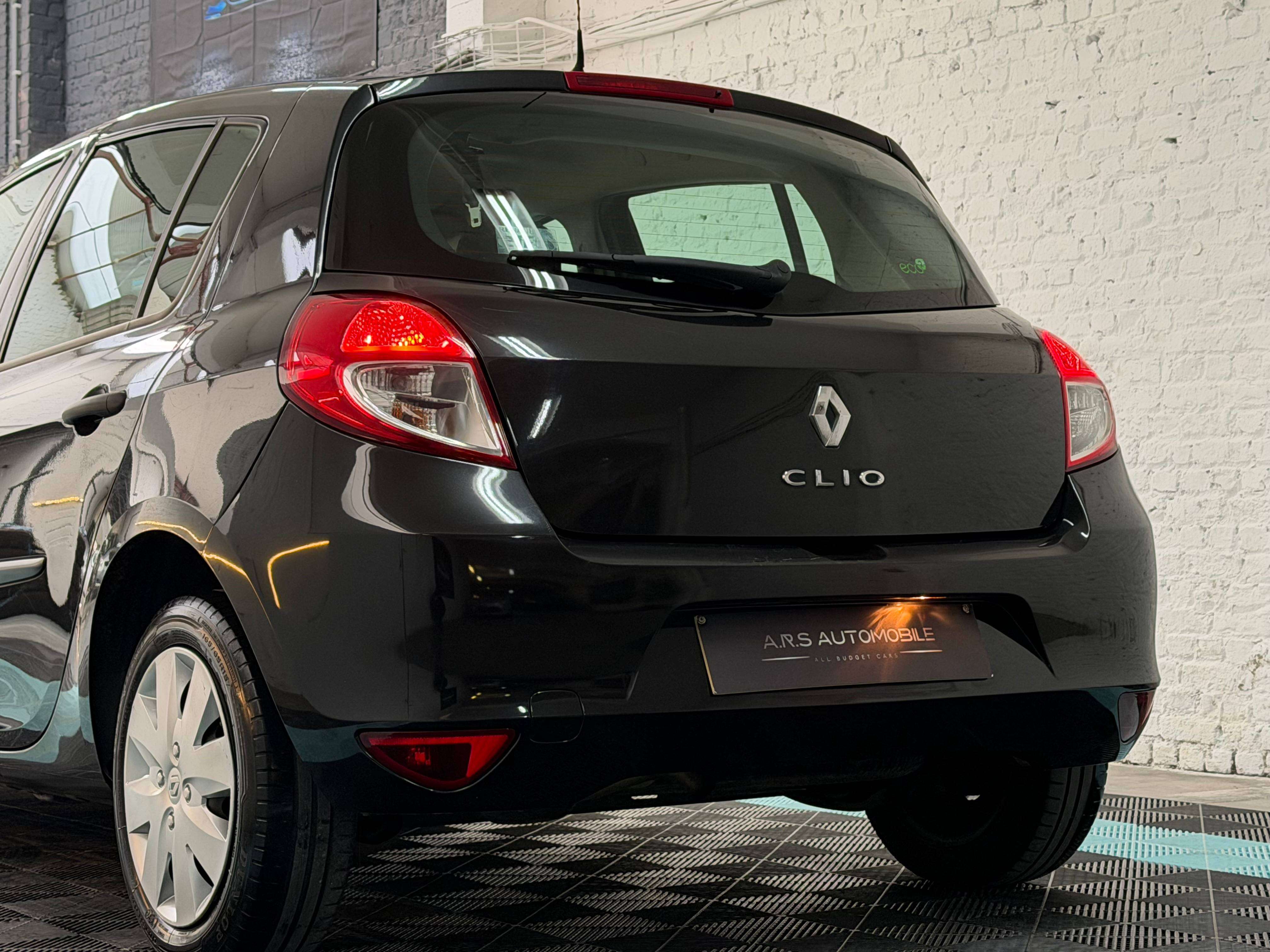 Renault Clio 1.2i - 1er Proprio - Airco - Garantie 12mois