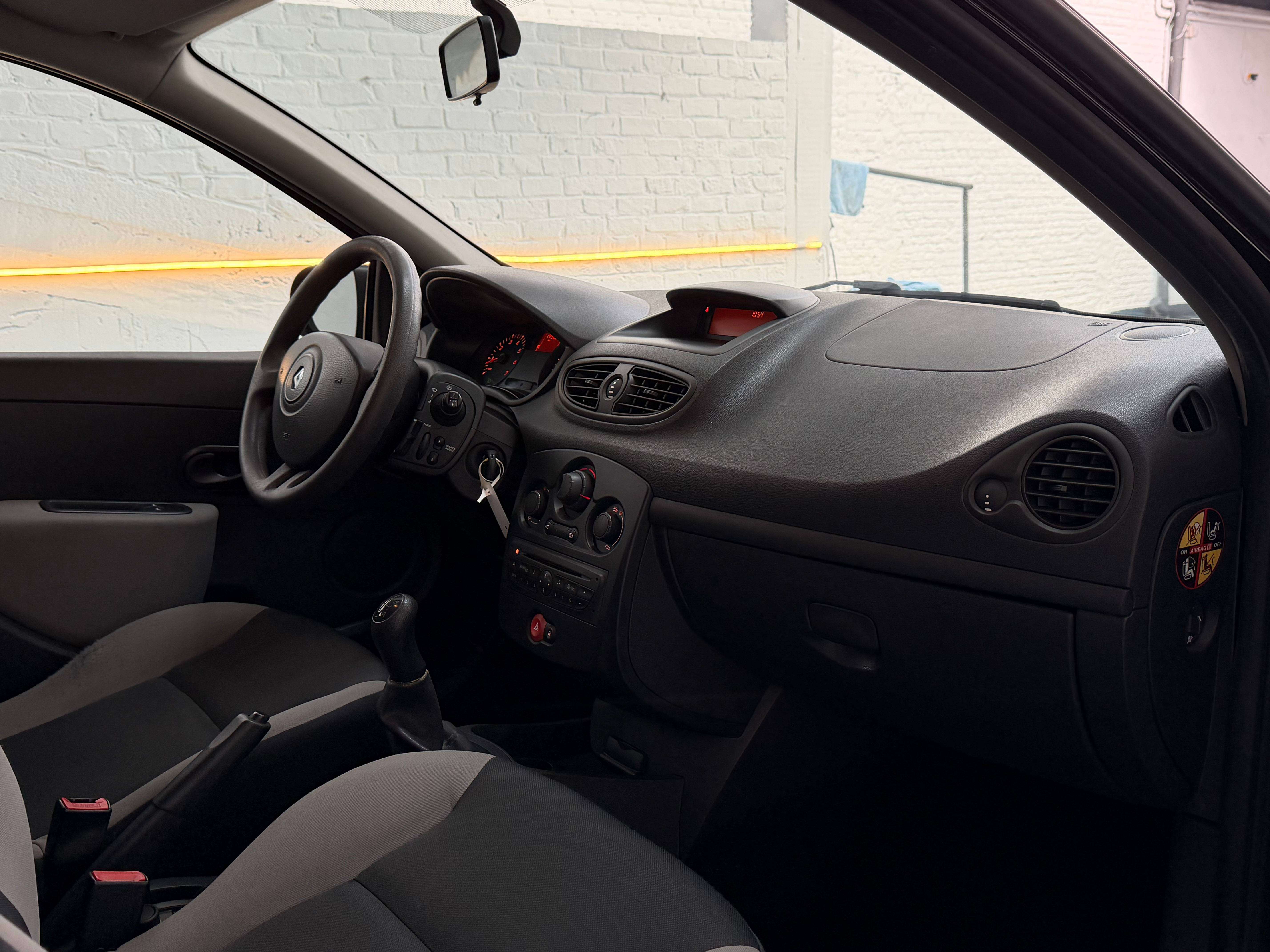 Renault Clio 1.2i - 1er Proprio - Airco - Garantie 12mois