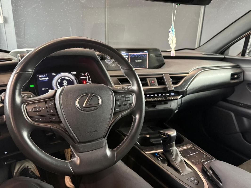 Lexus Ux 250h 2WD - BV E-CVT 2022 Premium Edition
