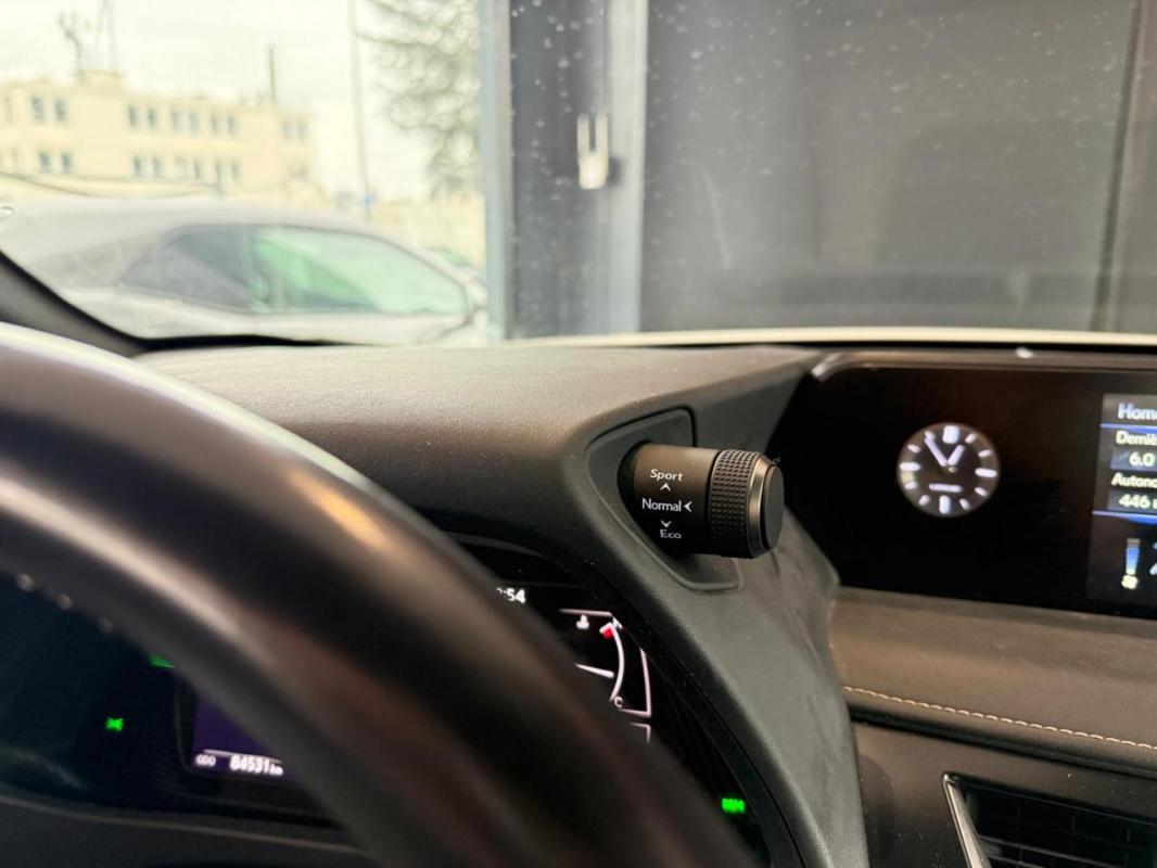 Lexus Ux 250h 2WD - BV E-CVT 2022 Premium Edition