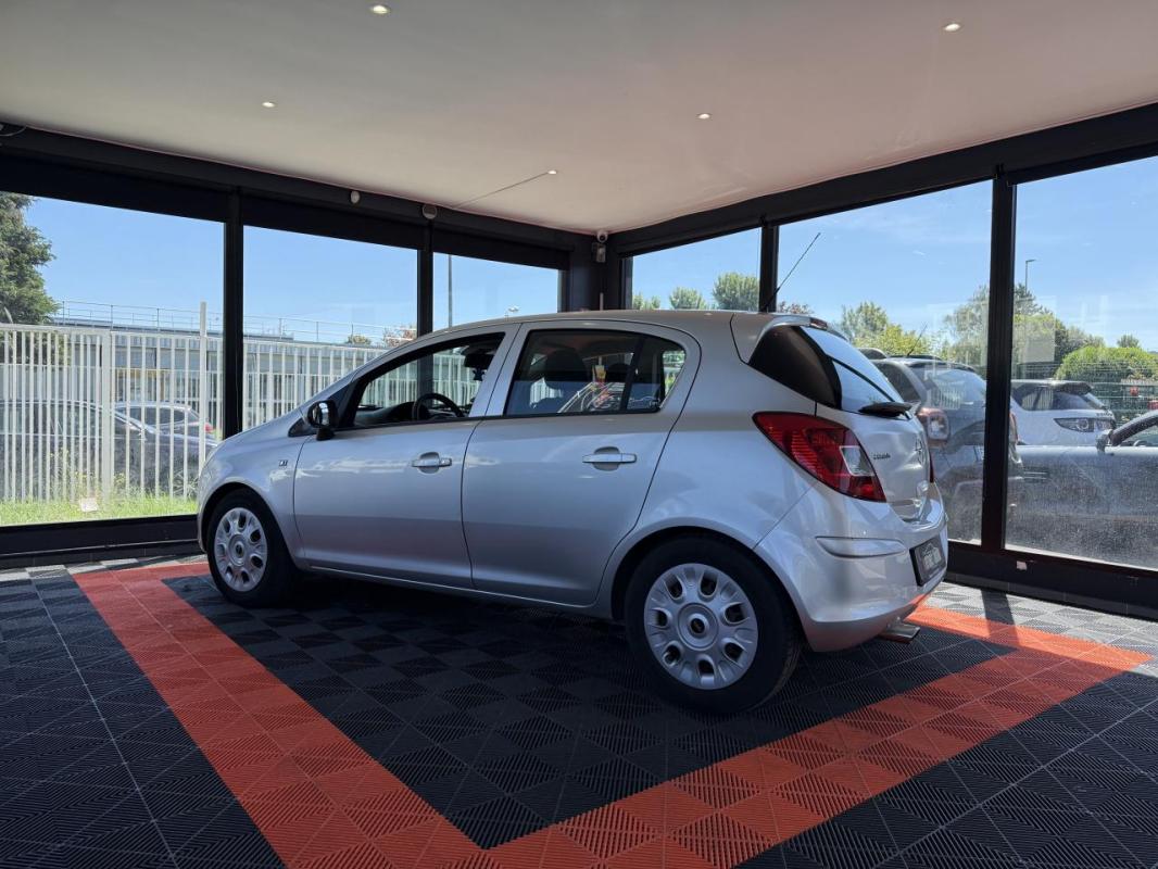 Opel Corsa 1.2i Twinport Enjoy