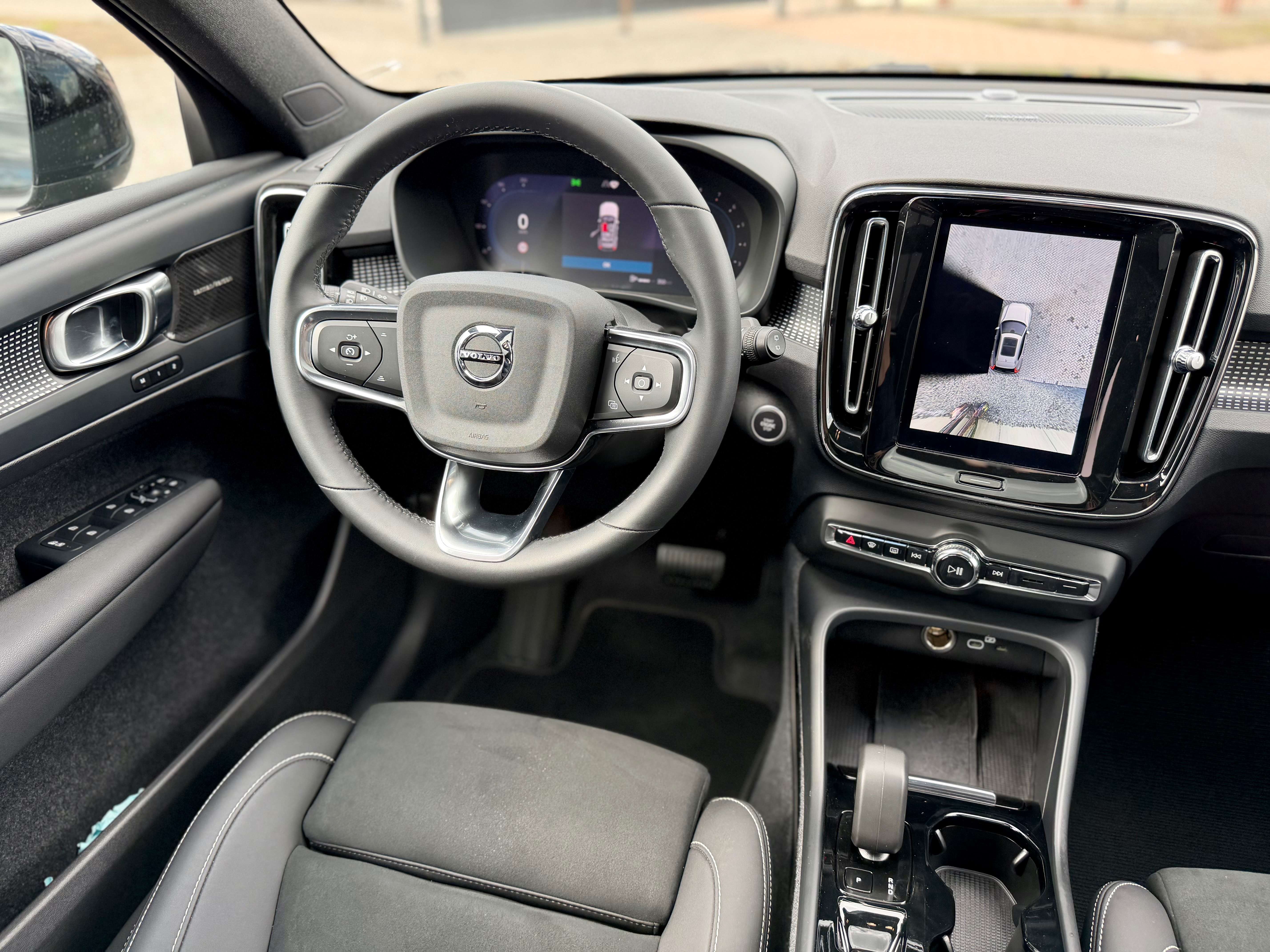 Volvo XC40 2.0 B3 MHEV DCT