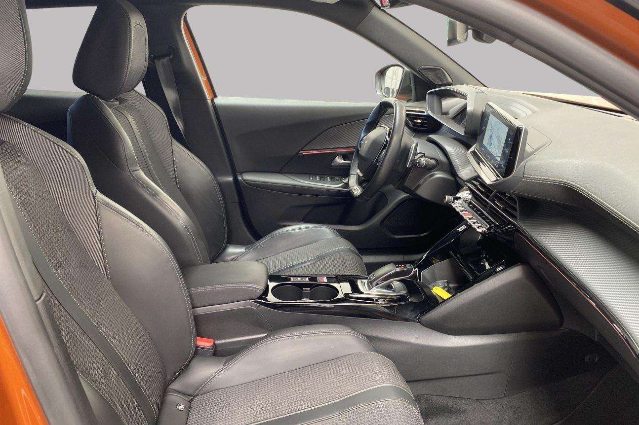 Peugeot 2008 GT* GPS Caméra et Attelage!