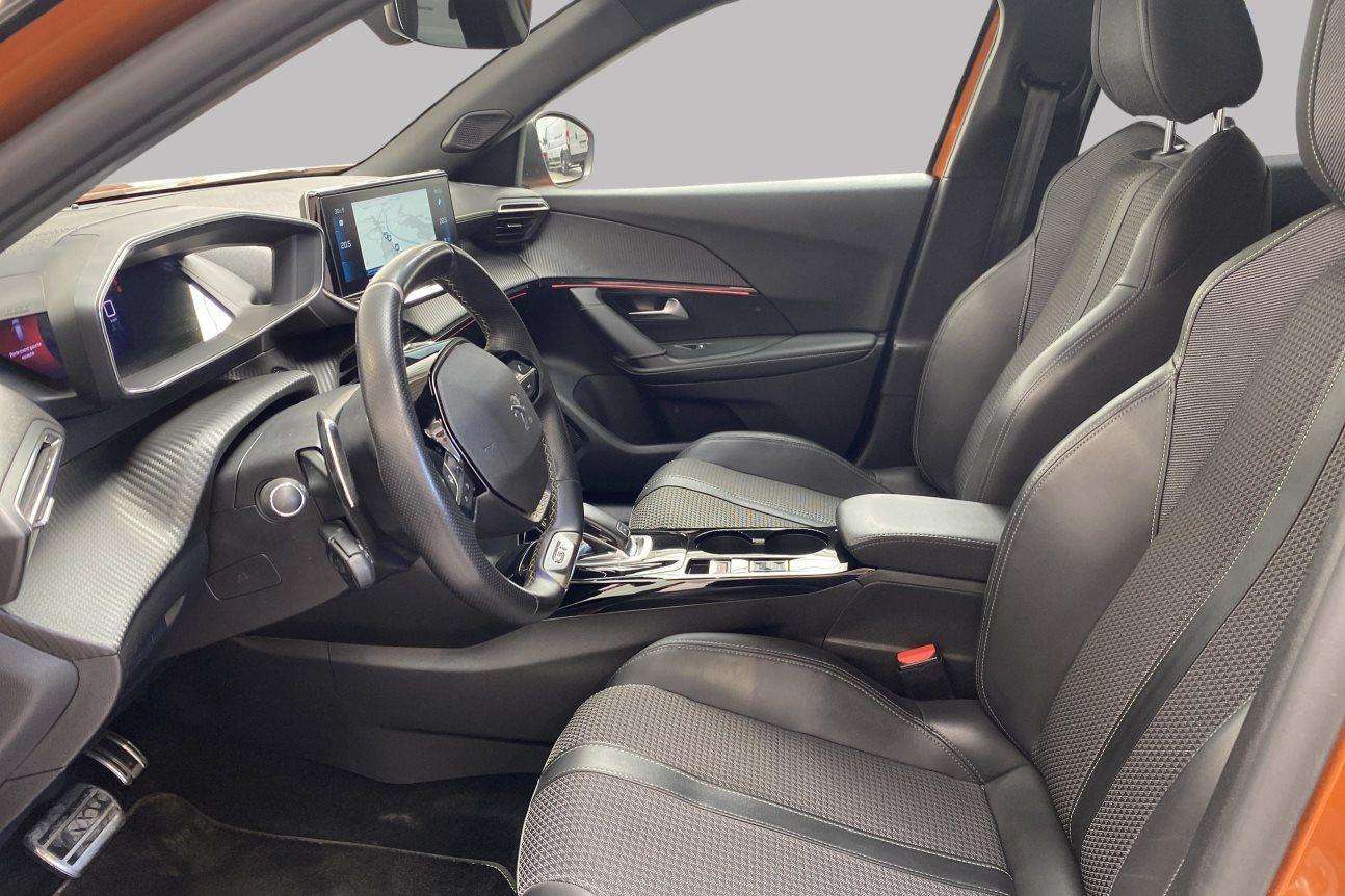 Peugeot 2008 GT* GPS Caméra et Attelage!