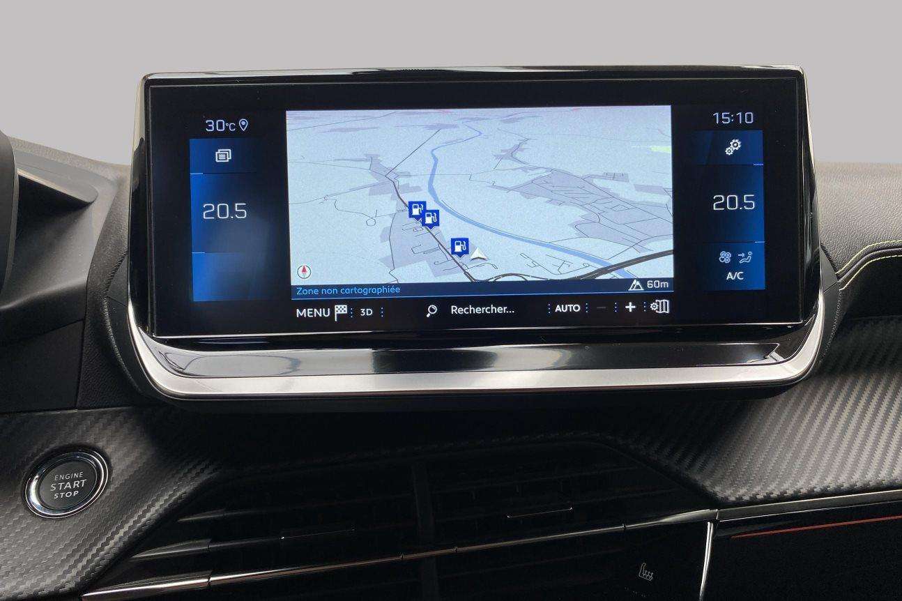 Peugeot 2008 GT* GPS Caméra et Attelage!