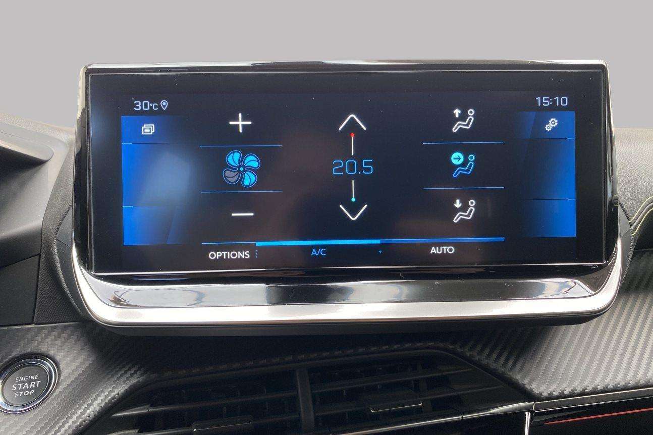 Peugeot 2008 GT* GPS Caméra et Attelage!