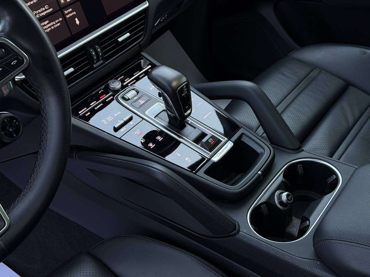Porsche Cayenne COUPE V6 PHEV PANORAMA BOSE CHRONO KEYLESS MEMORY