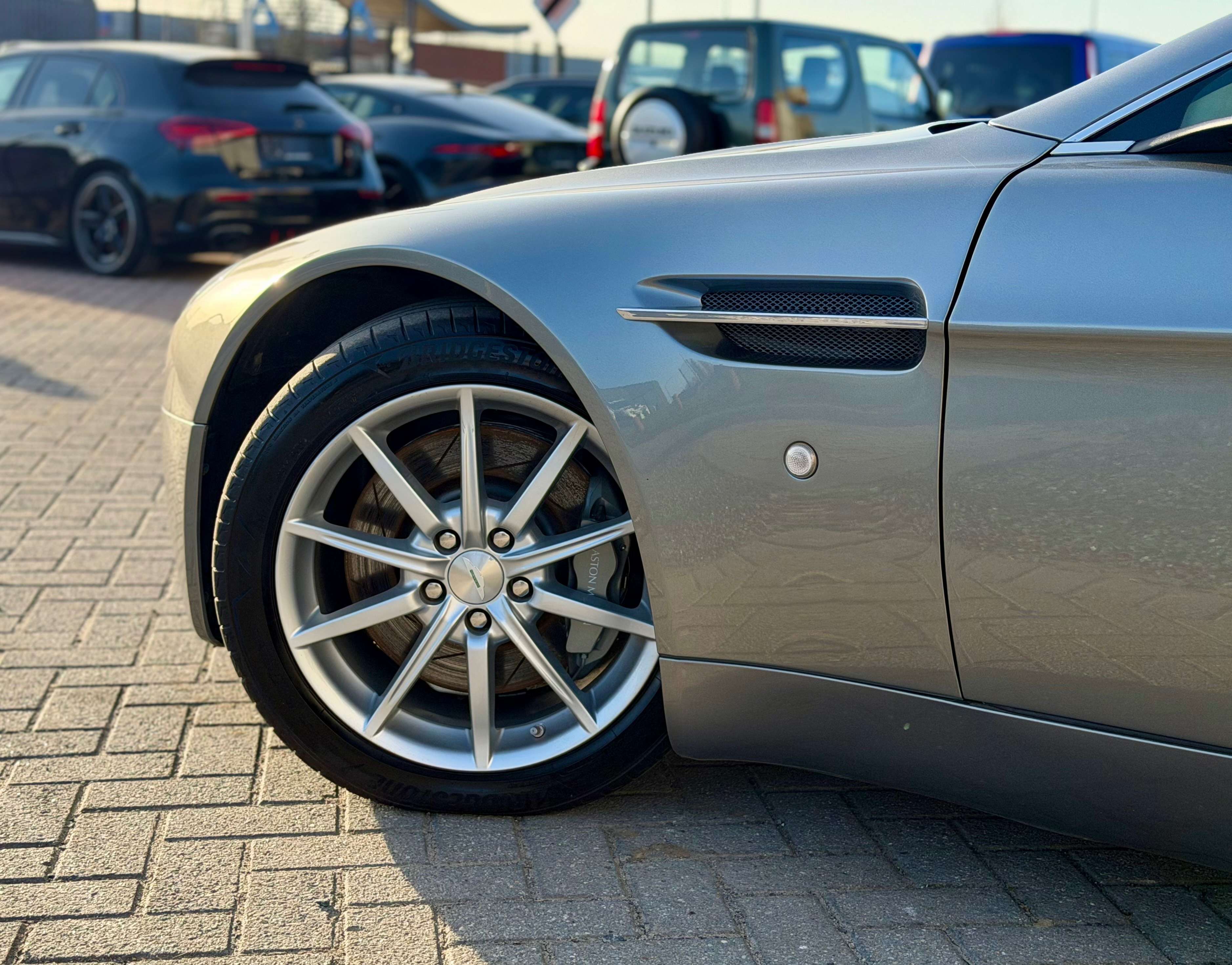 Aston Martin Vantage Full Carnet Aston