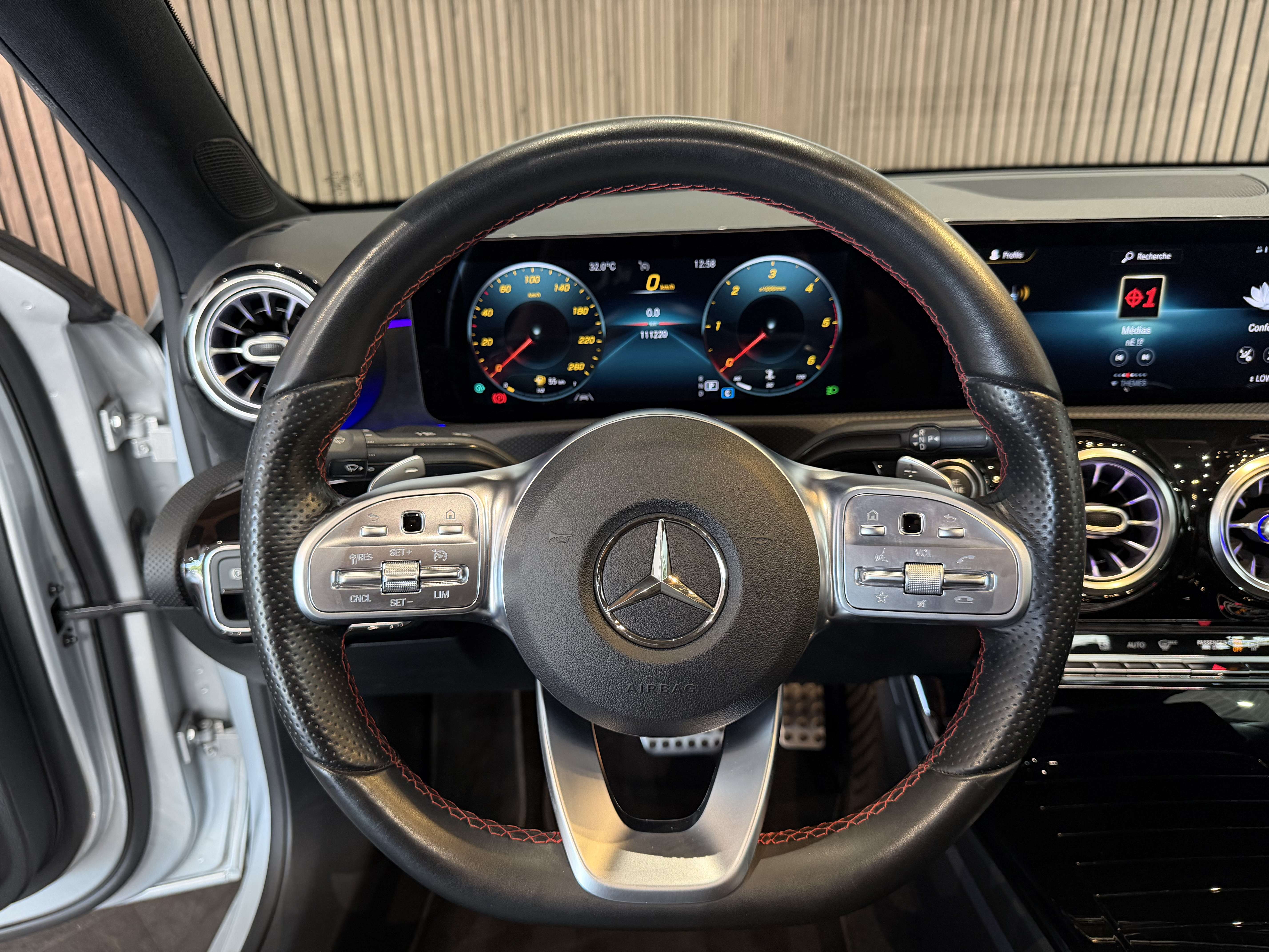 Mercedes-Benz A 200 d AMG Line - AUTOMATIQUE - GARANTIE 12MOIS - 1ERPR