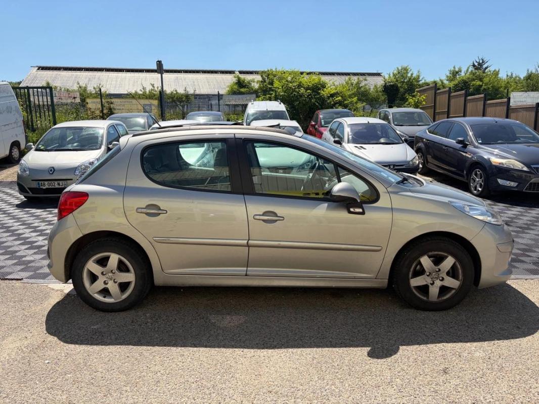Peugeot 207 1.4 e 90 cv 2 EME MAIN - TOIT OUVRANT IDEAL JEUNE PERMIS-CLIM AUTO