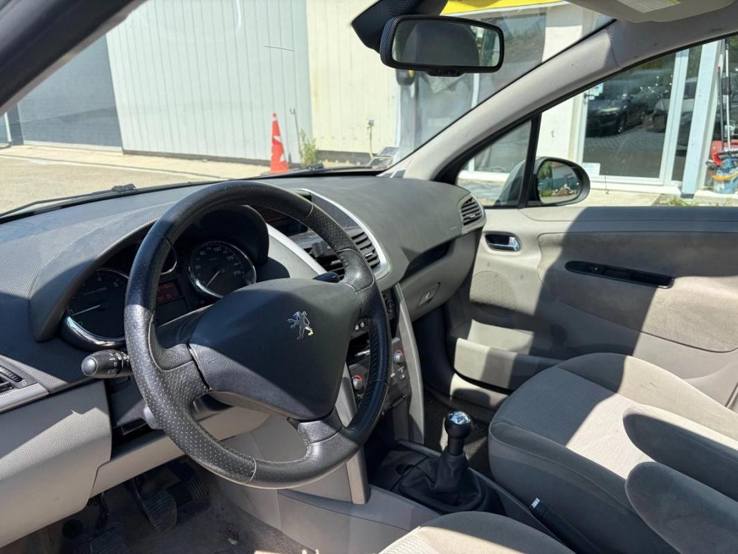Peugeot 207 1.4 e 90 cv 2 EME MAIN - TOIT OUVRANT IDEAL JEUNE PERMIS-CLIM AUTO