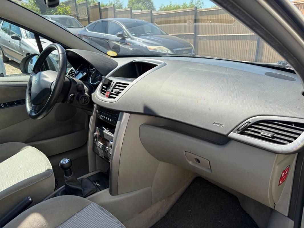 Peugeot 207 1.4 e 90 cv 2 EME MAIN - TOIT OUVRANT IDEAL JEUNE PERMIS-CLIM AUTO