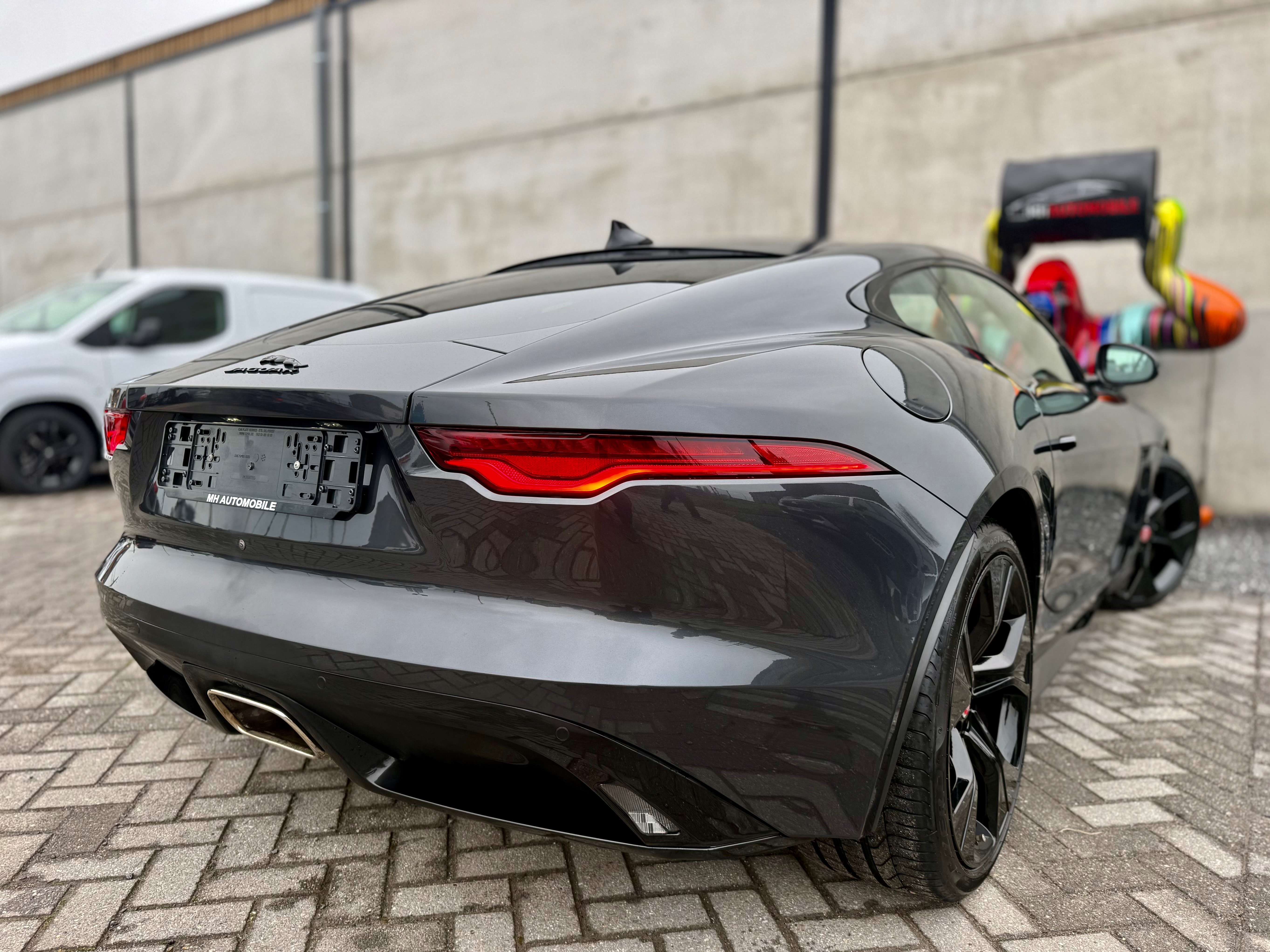 Jaguar F-Type F-Type Coupe 2.0 i4 P300 R-Dynamic