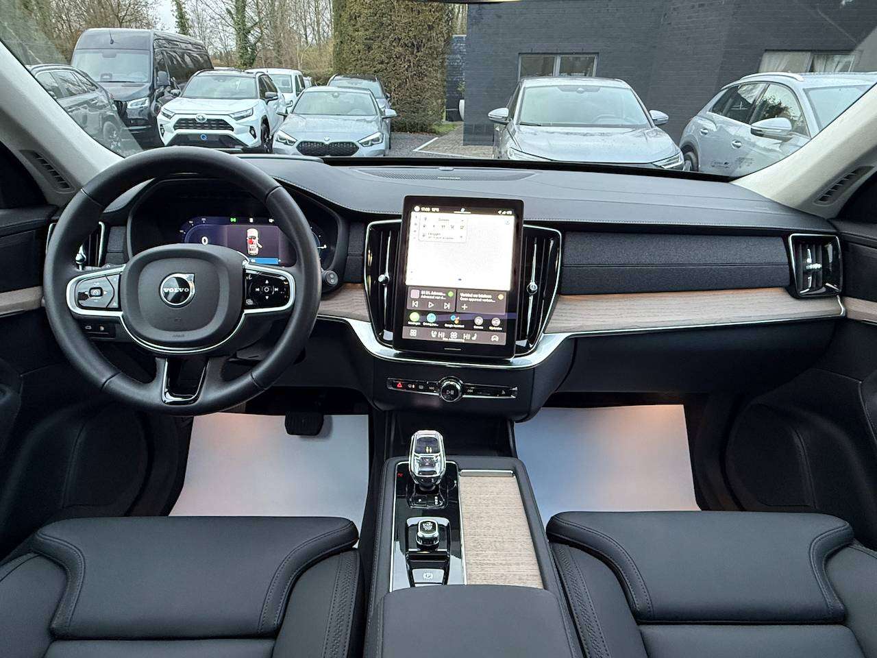 Volvo XC90 T8 PHEV ULTRA PLUS DARK 7-ZIT PANO LUCHTVERING HARMAN KARDON MEMORY SEATS APPLE CARPLAY