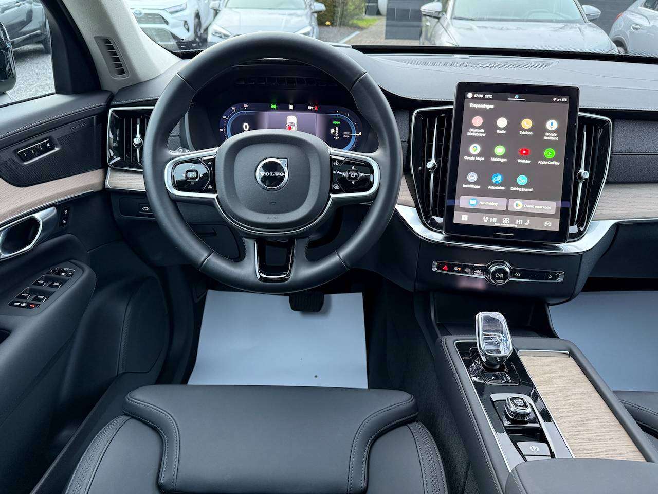 Volvo XC90 T8 PHEV ULTRA PLUS DARK 7-ZIT PANO LUCHTVERING HARMAN KARDON MEMORY SEATS APPLE CARPLAY
