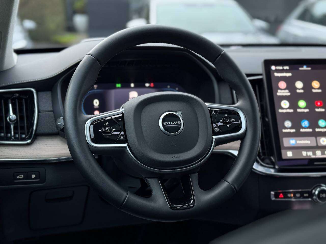 Volvo XC90 T8 PHEV ULTRA PLUS DARK 7-ZIT PANO LUCHTVERING HARMAN KARDON MEMORY SEATS APPLE CARPLAY