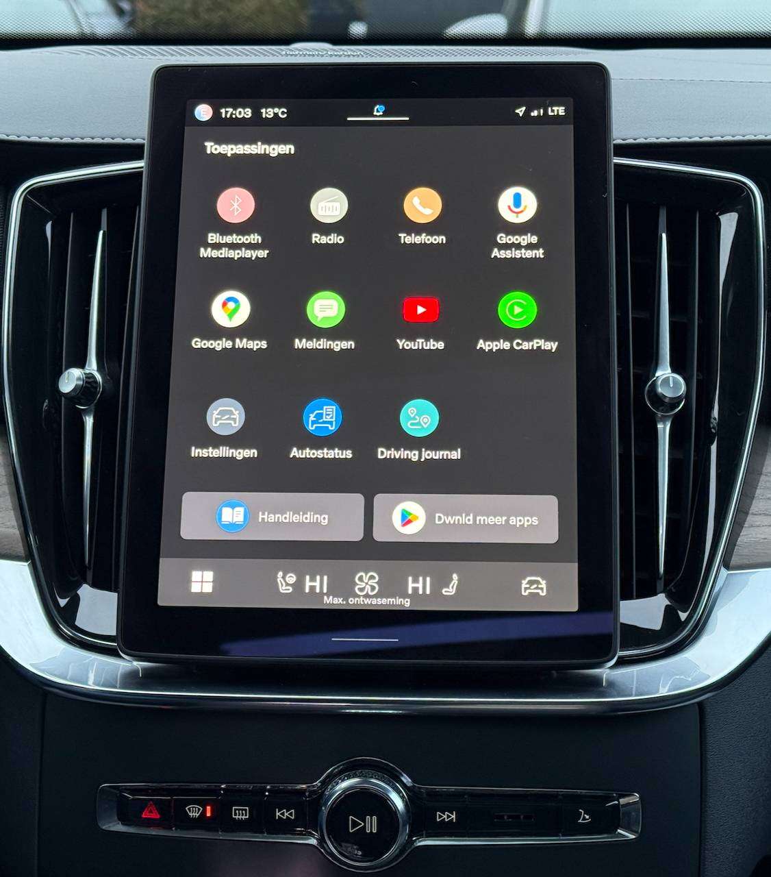Volvo XC90 T8 PHEV ULTRA PLUS DARK 7-ZIT PANO LUCHTVERING HARMAN KARDON MEMORY SEATS APPLE CARPLAY