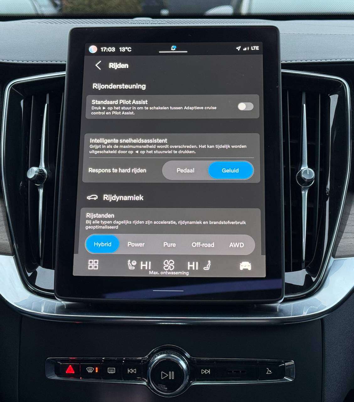 Volvo XC90 T8 PHEV ULTRA PLUS DARK 7-ZIT PANO LUCHTVERING HARMAN KARDON MEMORY SEATS APPLE CARPLAY