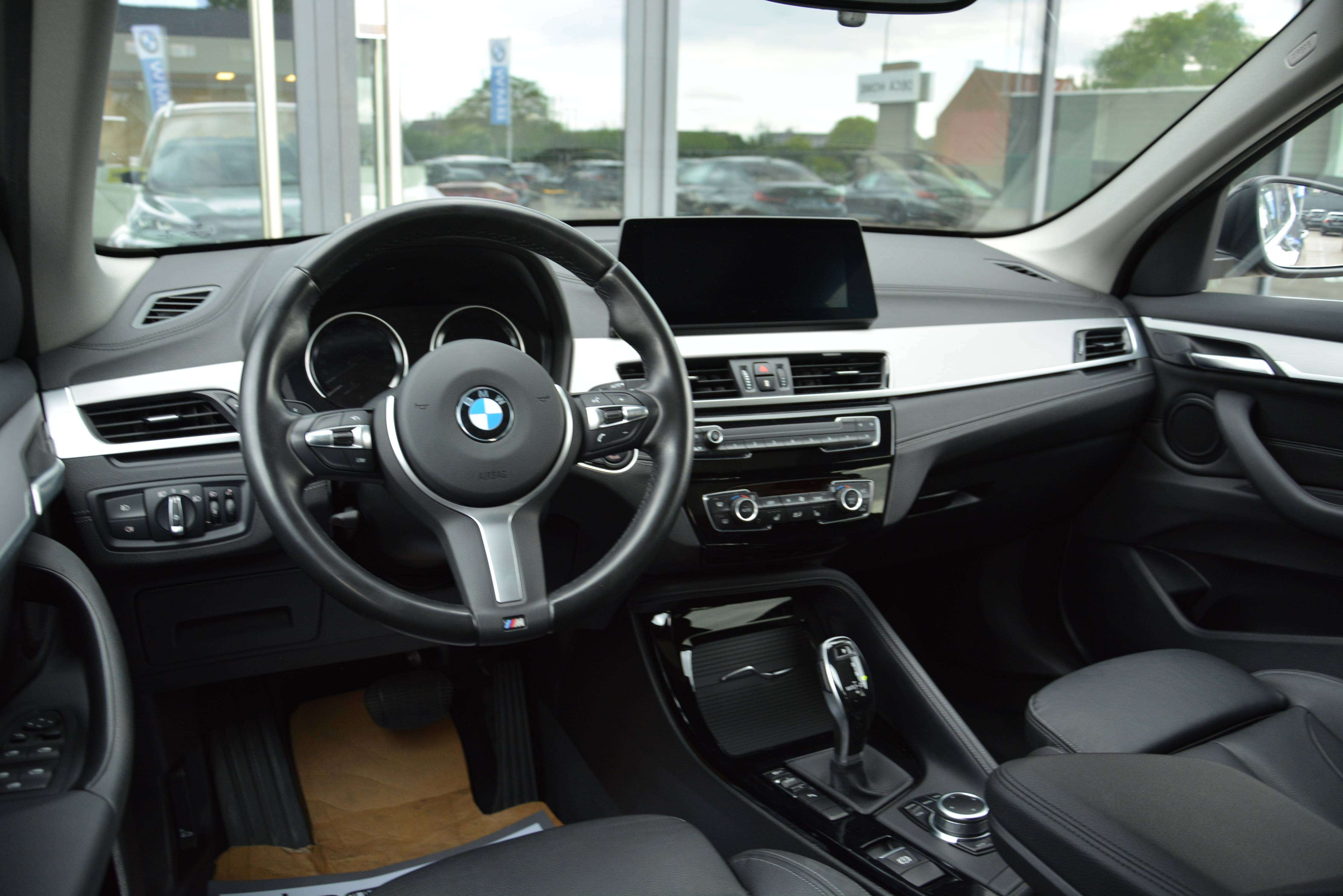 BMW X1 sDrive18i X-Line/Pano/HUD/Memory/Leder