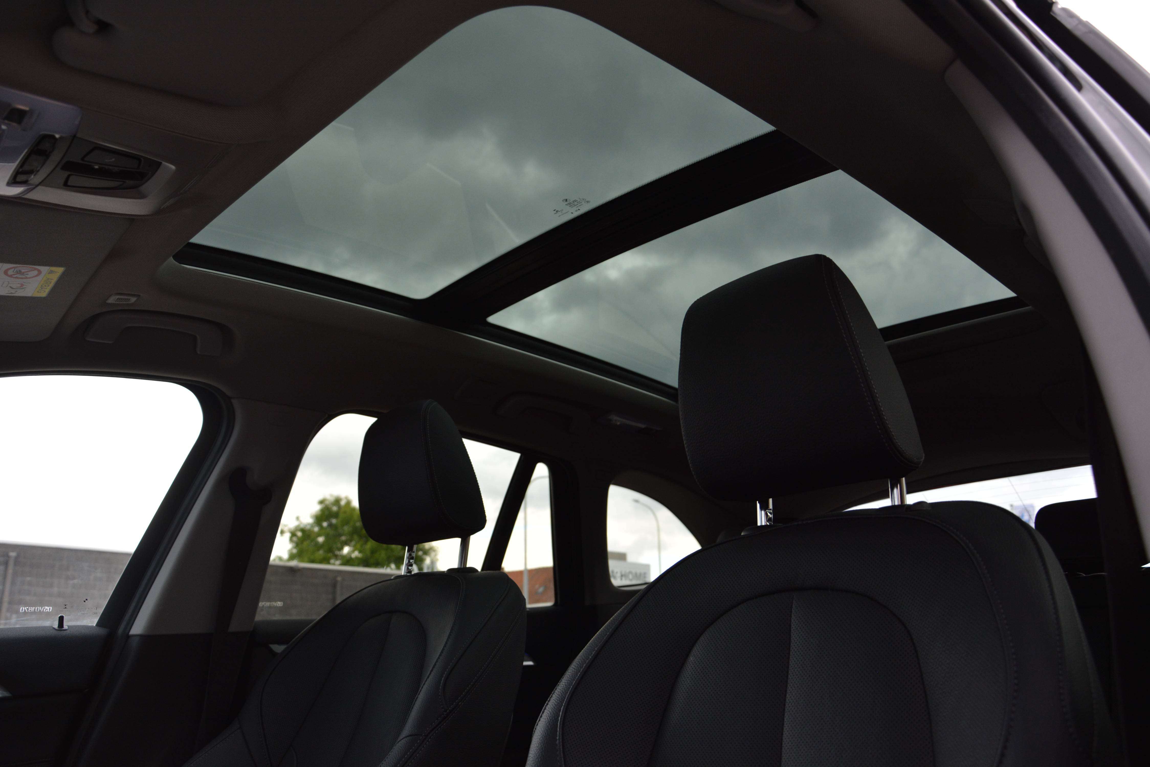 BMW X1 sDrive18i X-Line/Pano/HUD/Memory/Leder