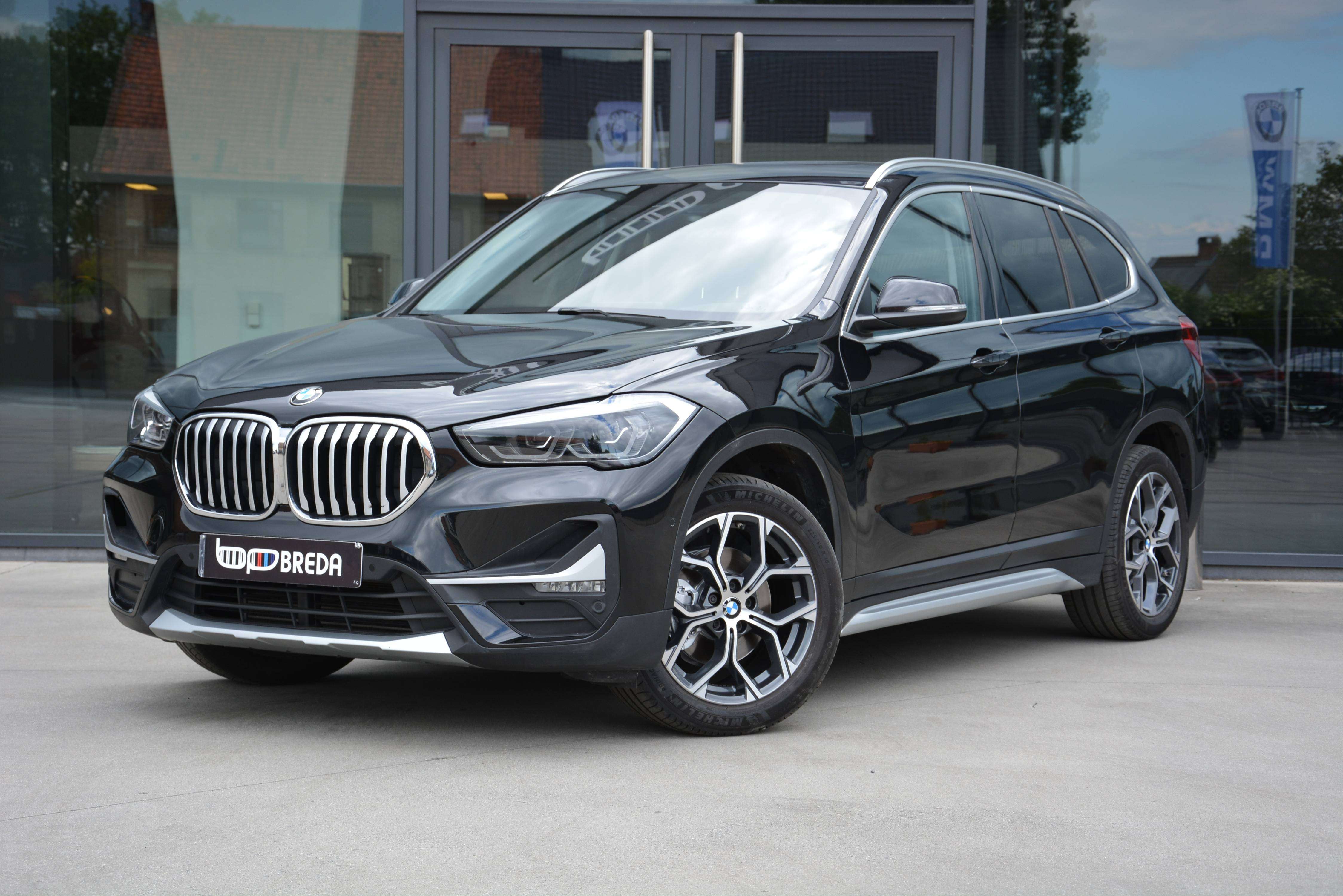 BMW X1 sDrive18i X-Line/Pano/HUD/Memory/Leder