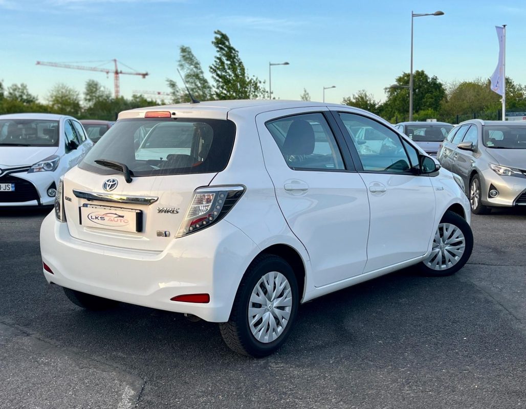Toyota Yaris III 1.5 HYBRID 100H BUSINESS