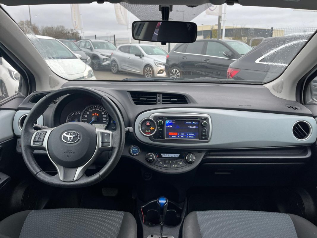 Toyota Yaris III 1.5 HYBRID 100H BUSINESS