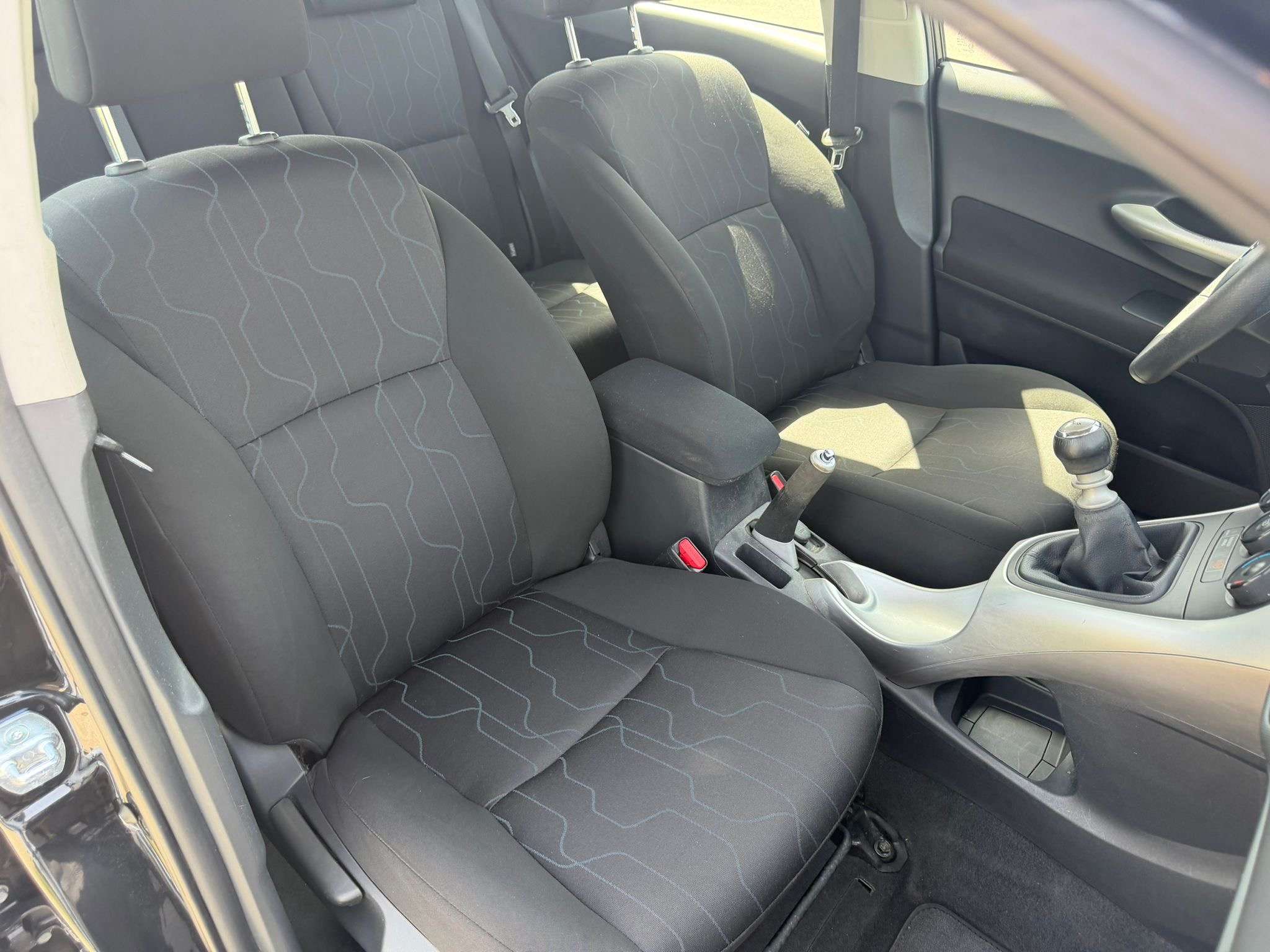 Toyota Auris 1.4i VVT-i • ROULE PARFAITEMENT