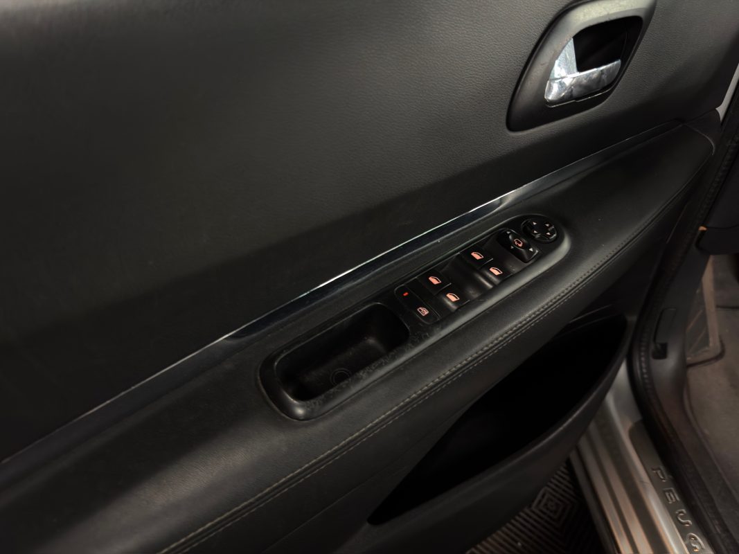Peugeot 3008 PHASE 2 ALLURE 1.6 HDI 120 Cv TOIT PANORAMIQUE / GPS BVM6 CRIT AIR - GARANTIE 1 AN