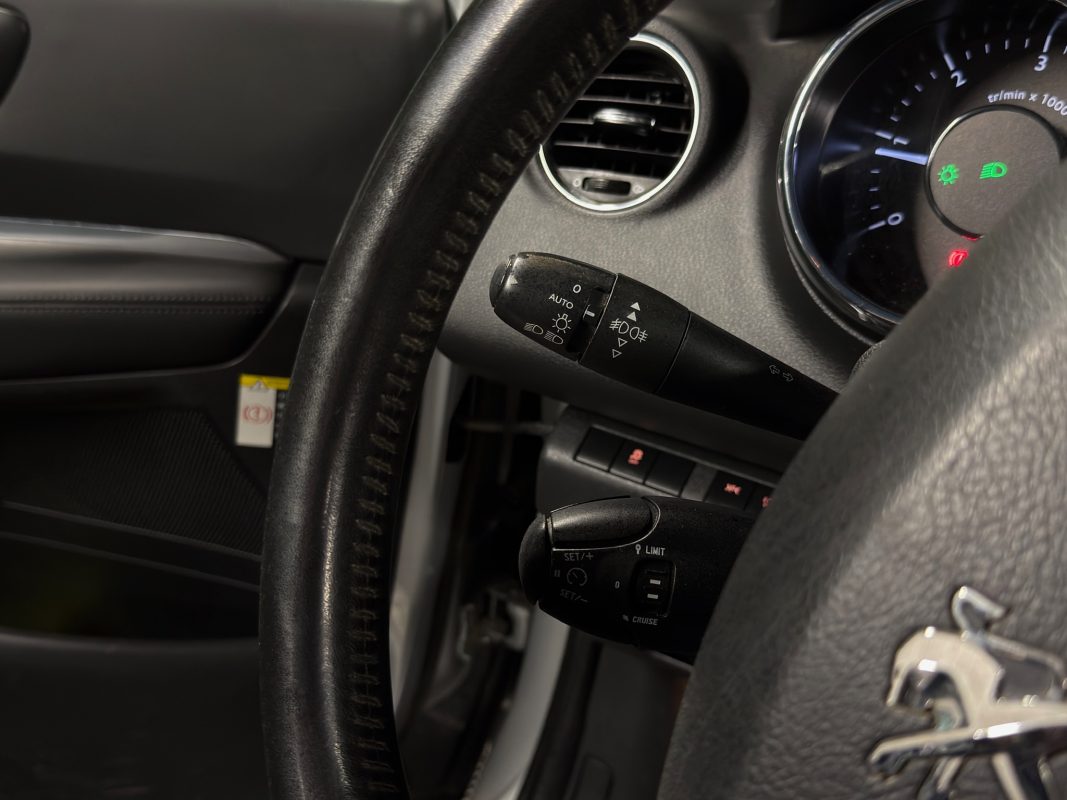 Peugeot 3008 PHASE 2 ALLURE 1.6 HDI 120 Cv TOIT PANORAMIQUE / GPS BVM6 CRIT AIR - GARANTIE 1 AN