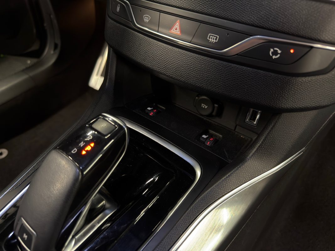 Peugeot 308 II PHASE 2 ALLURE 1.2 TURBO 130 BOITE AUTO EAT8 TOIT PANO APPLE & ANDROID - GARANTIE 1an
