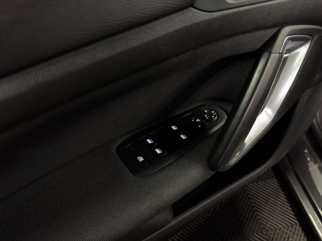 Peugeot 308 II PHASE 2 ALLURE 1.2 TURBO 130 BOITE AUTO EAT8 TOIT PANO APPLE & ANDROID - GARANTIE 1an