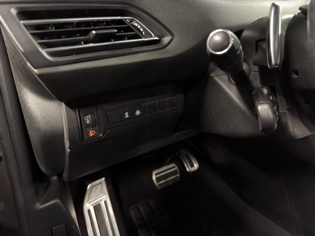 Peugeot 308 II PHASE 2 ALLURE 1.2 TURBO 130 BOITE AUTO EAT8 TOIT PANO APPLE & ANDROID - GARANTIE 1an
