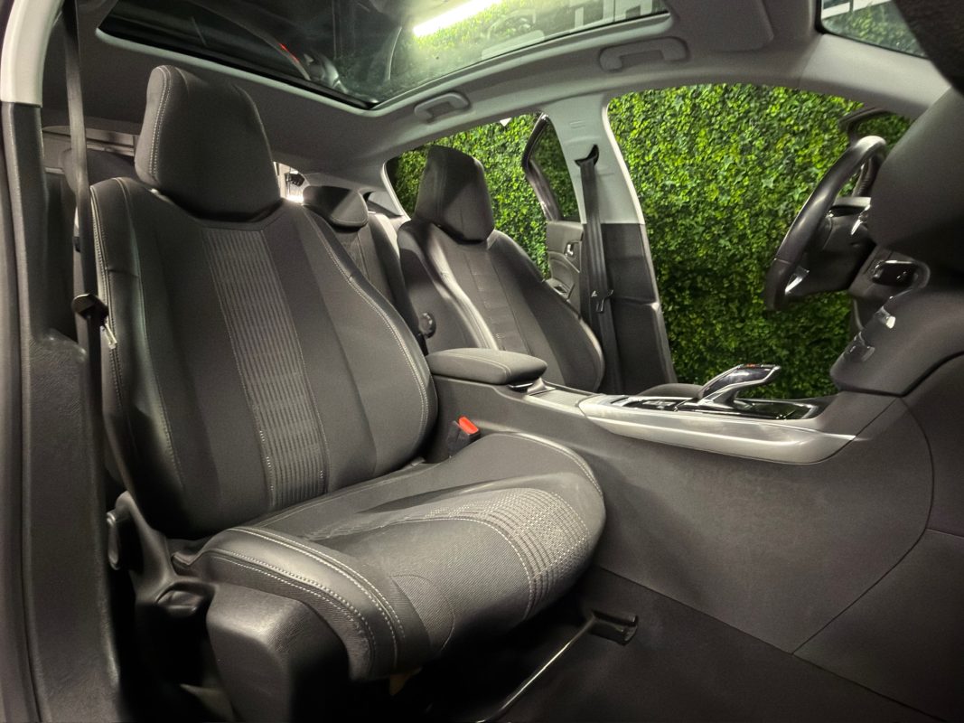 Peugeot 308 II PHASE 2 ALLURE 1.2 TURBO 130 BOITE AUTO EAT8 TOIT PANO APPLE & ANDROID - GARANTIE 1an